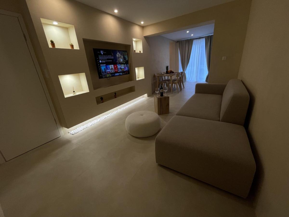 Cozy Apartment Matijas With Private Parking And Terrace Spalato Esterno foto